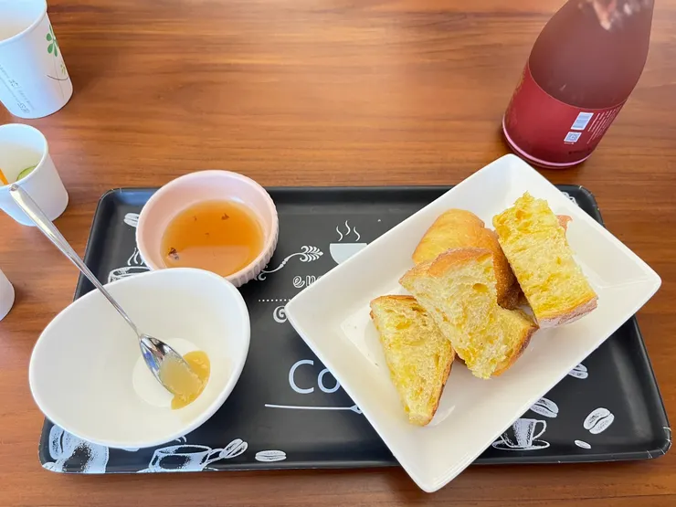 花粉麵包與玫瑰蜂蜜醋