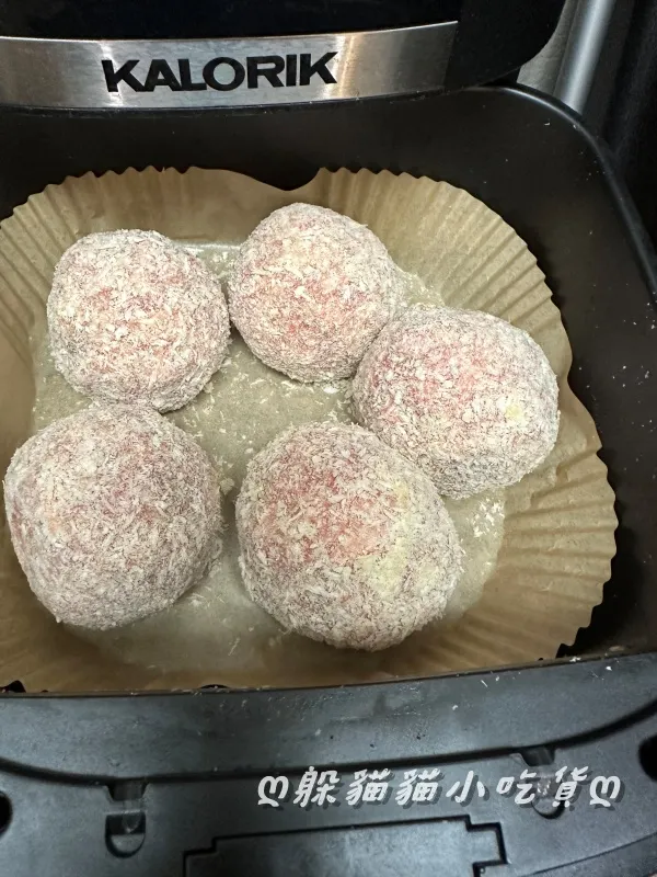 氣炸鍋160度（攝氏）或320度（華氏）烤35分鐘（每10分鐘翻面一次）到表面金黃