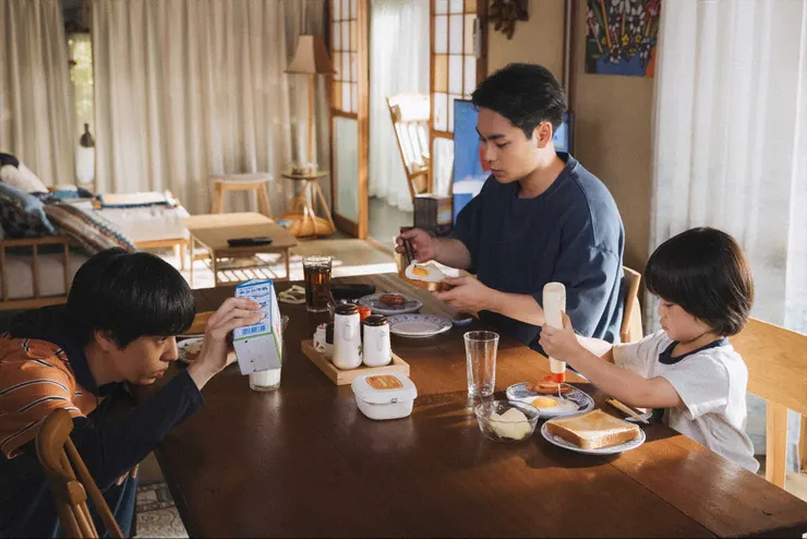 美路人跟獅子都有專屬的「強迫症」。圖片來源:《獅子的藏身處》劇照