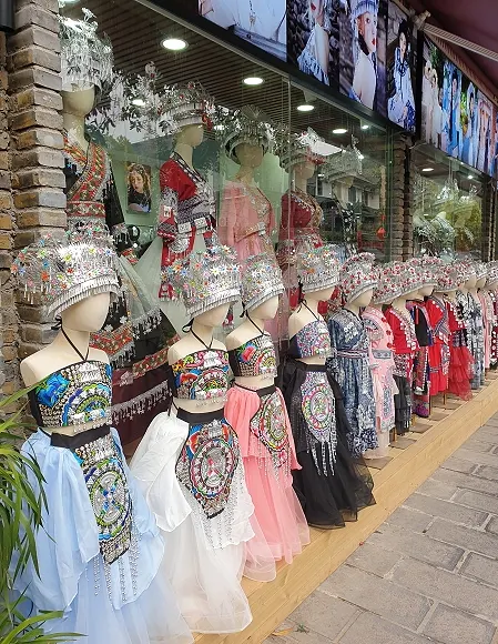 很具特色的土家族民俗服飾