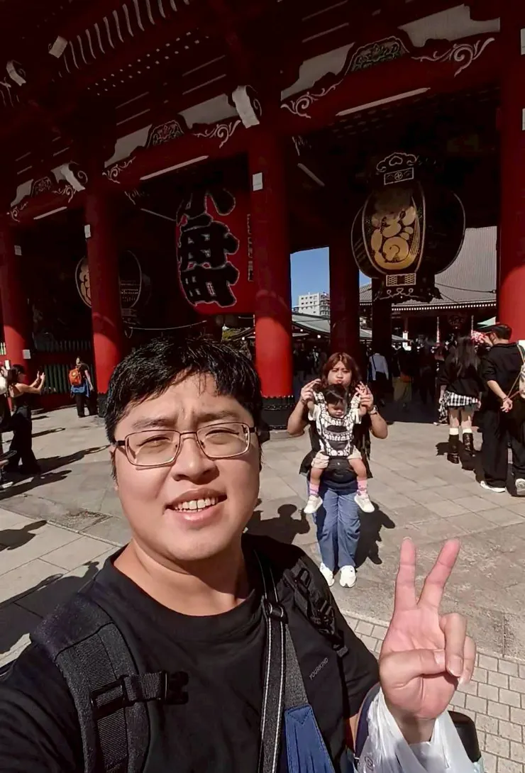 老婆抓珍豬手，珍豬不是很願意啦😢