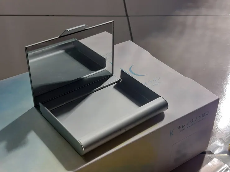 有鏡子的鐵製收納盒！超讚