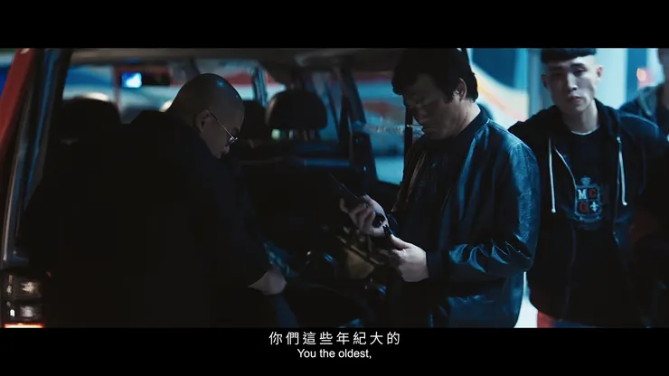 裝BB彈的瓦斯槍彈匣，真槍彈匣的給彈嘴會比較平 另外以後會談一篇文化入侵與阿志頭的關係