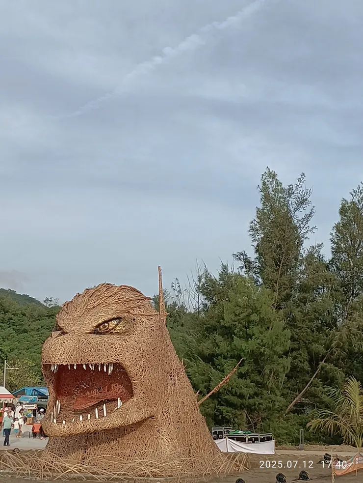 主題與哥吉拉結合