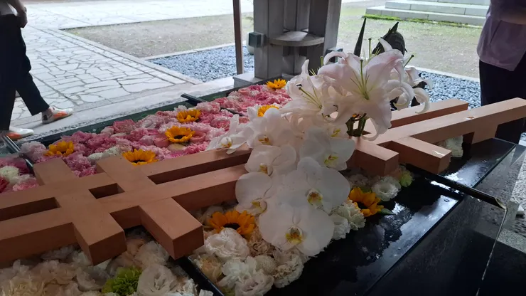 這裡的花手水也是挺漂亮的