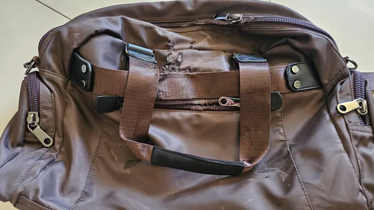 我的包包也整個磨壞了!