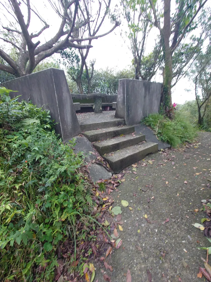 我所謂的早起會水泥牆休憩亭