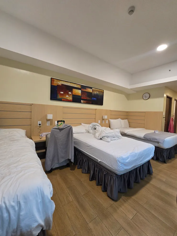 中間可以放行李箱的寬度