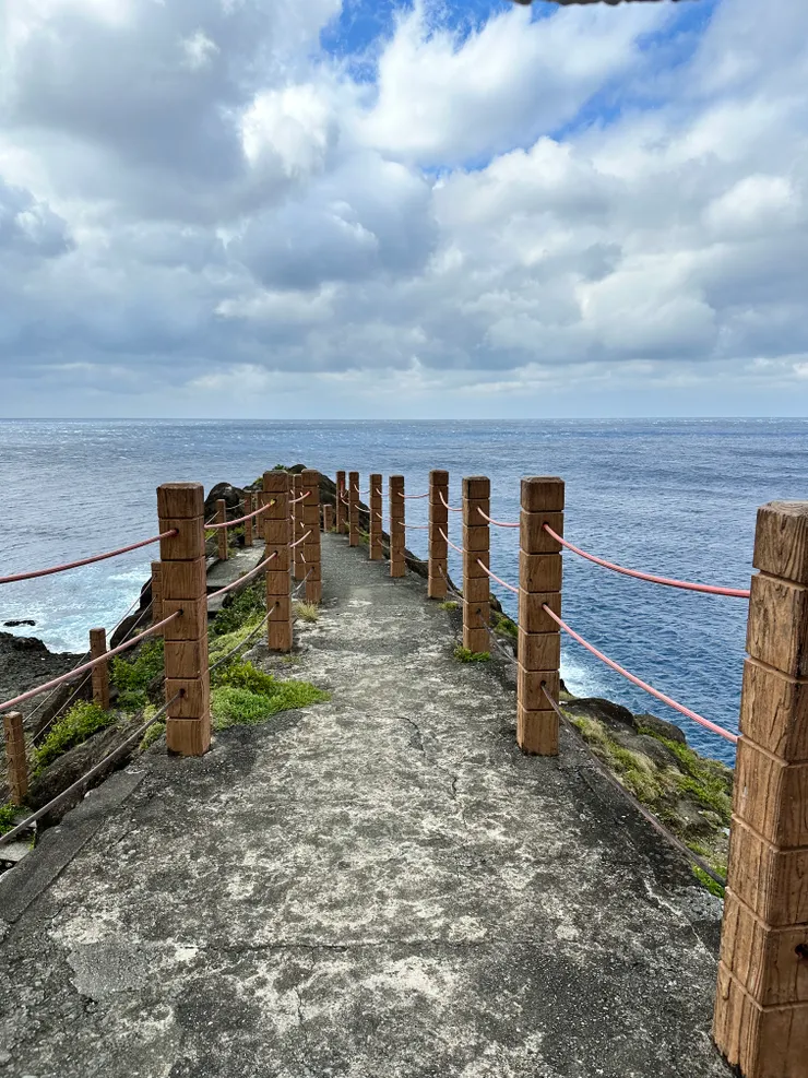 從蘭嶼舊燈塔往外看的視角