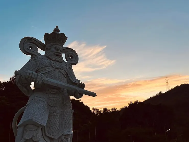 手持寶劍的南方天王 林福燦師兄攝