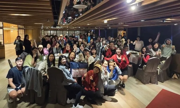 2024Q1順青玉娟家族聚餐，這天我與靜宜老師最近的一刻😊