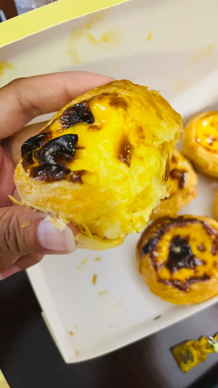 用新鮮出爐美味好吃的瑪嘉烈蛋塔，結束澳門的行程