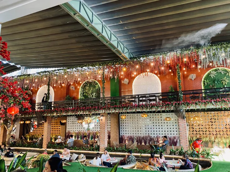 周遭幾乎都是當地人