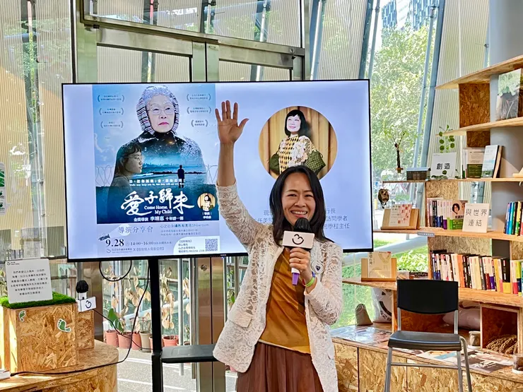 心靈影展策展人 蓓蓓老師主持導演分享會與民眾互動