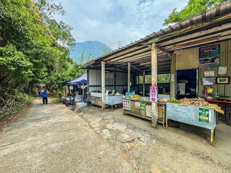 早上7點經過時攤商還沒營業