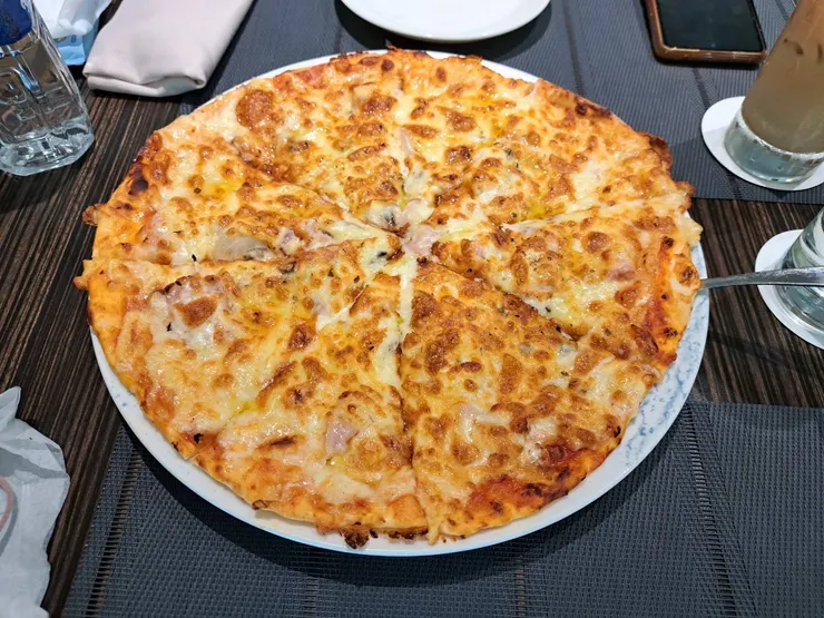 天啊！！超級好吃披薩550元☺️☺️披薩狂人，有我兩人還怕太多？