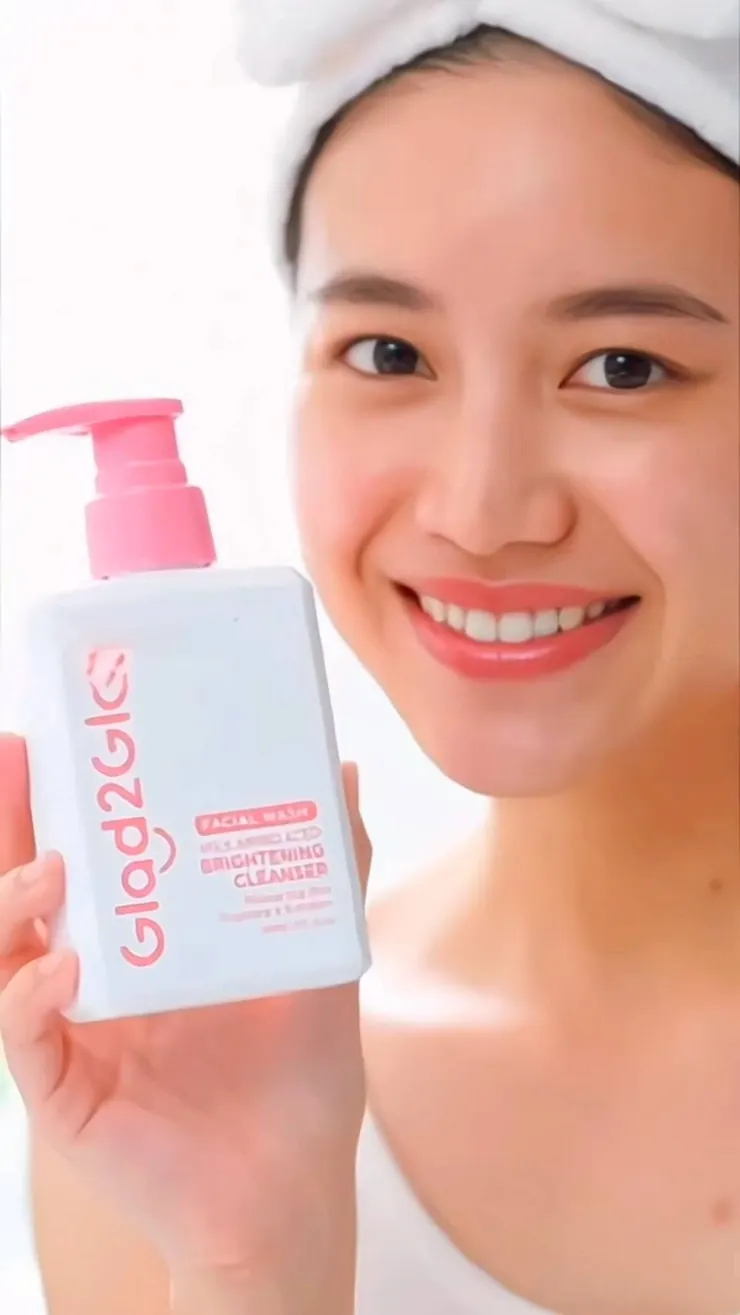 ​健康的肌膚，從選對第一支洗面乳開始。Glad2Glow 牛奶胺基酸潔顏乳，用溫和的力量守護您的肌膚屏障，讓每一次洗臉都成為一種享受。 ​現在就為您的浴室增添一份潔淨與滋養！