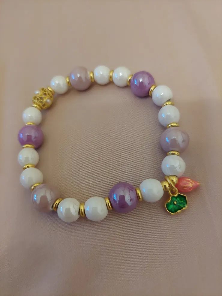 這是紫、白相間