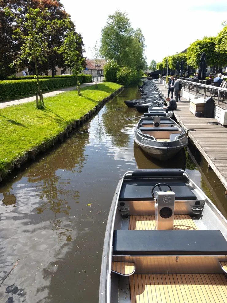 船是這裡最重要的進出工具