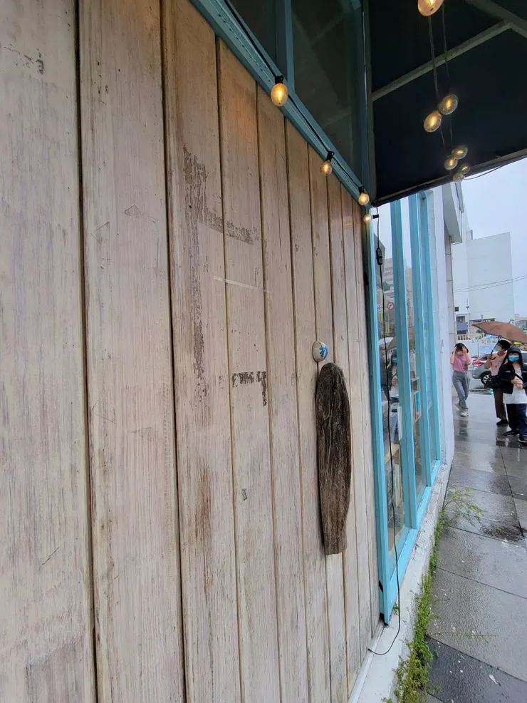 見書店的大門,很香!