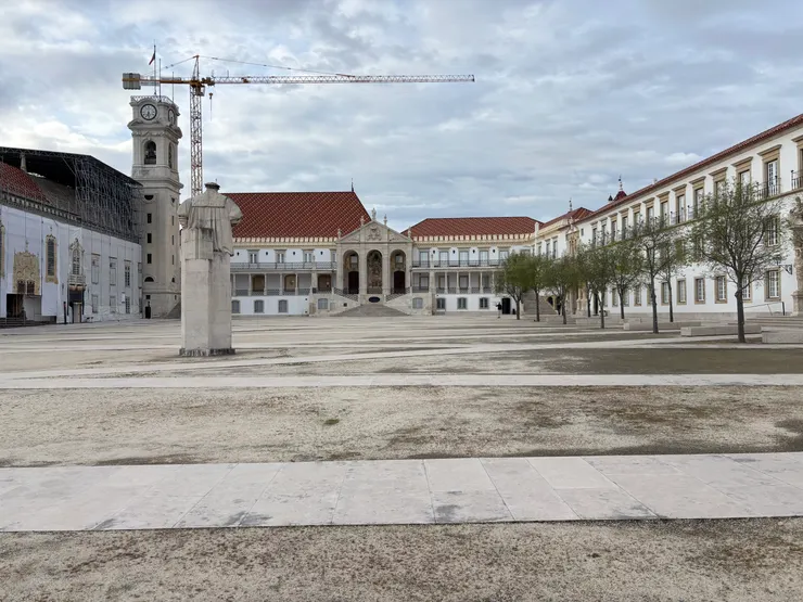 大學的中庭（環景很像歐洲的宮殿）