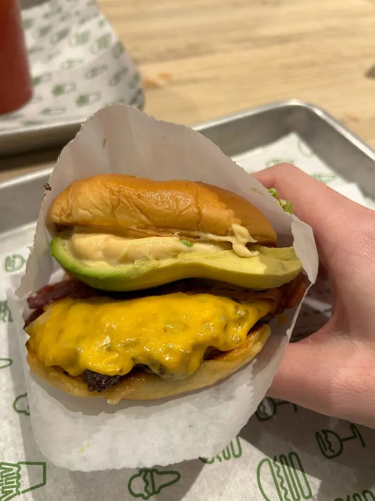 Avocado bacon burger $10以上