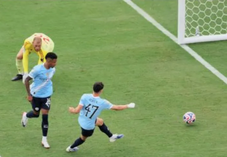 霍頓射入空門助曼城領先4:1