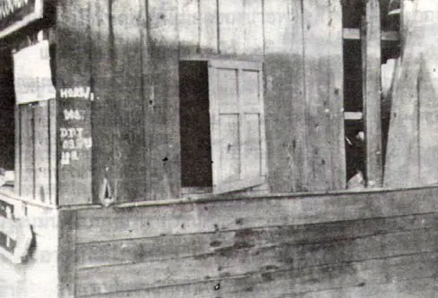 遭亂軍襲擊後的邊防警察崗哨佈滿彈孔。翻攝自覃怡輝著《金三角國軍血淚史》