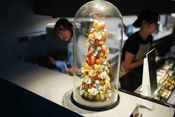 餐車的造型飾品，好像是一種甜點的大集合