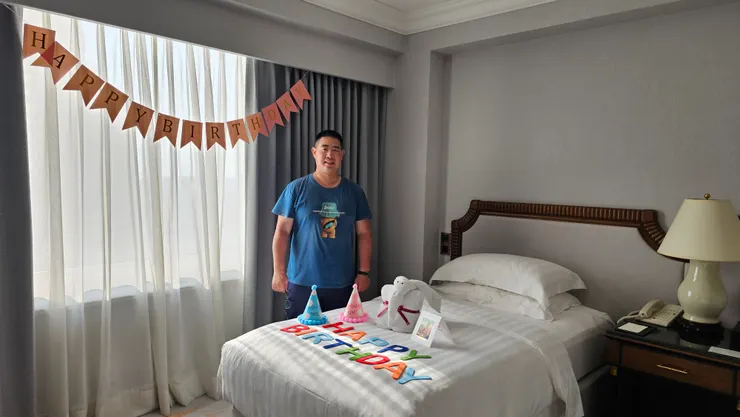 這是高雄漢來大飯店的生日壽星住房專案!都是用錢堆出來的開心與虛榮!