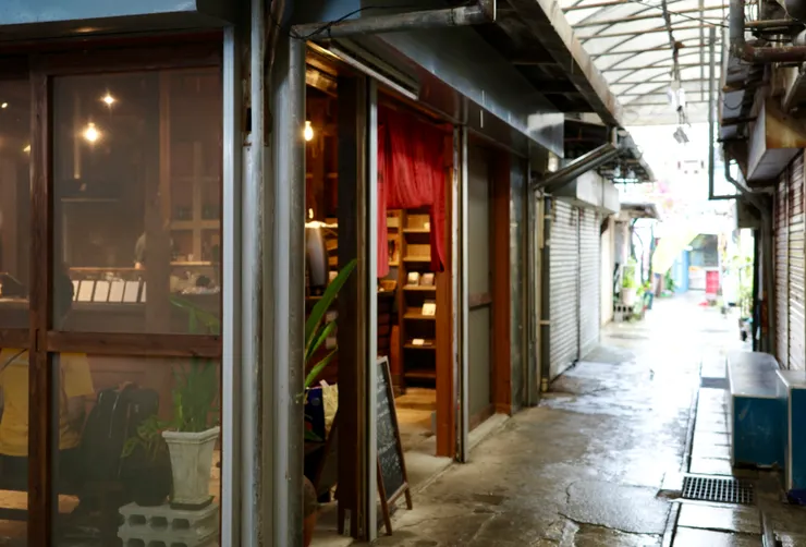 位於那霸榮町市場內的COFFEE potohoto