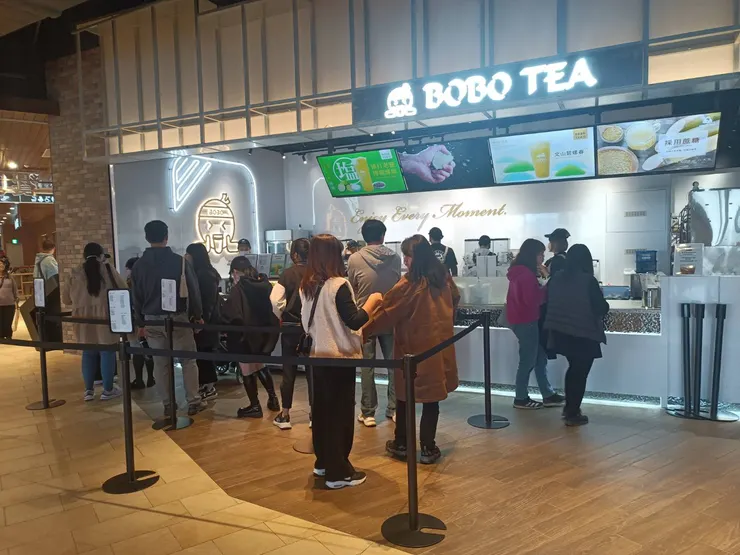 飲料店人也豪多Ｒ，但我還是要買😋