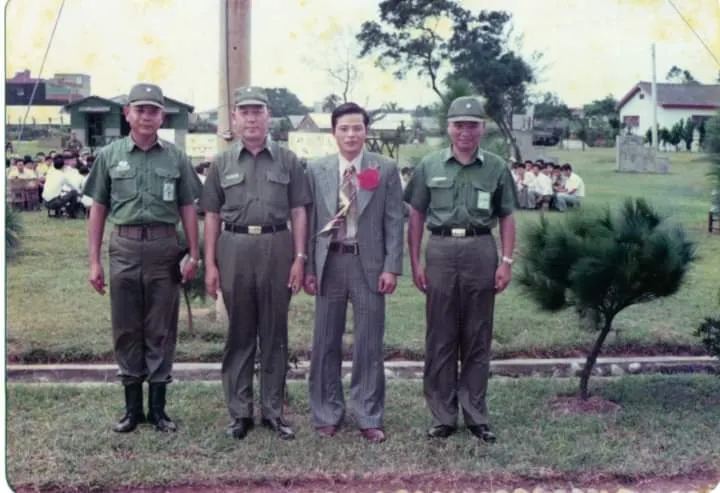 後備軍人新郎與將軍。