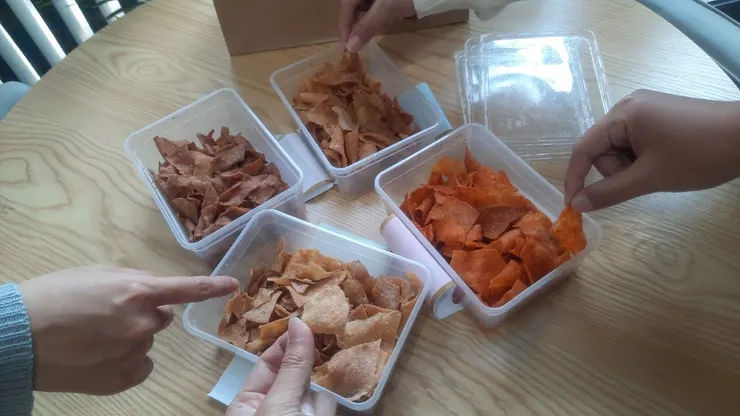 一放上桌子就差點被同事拿光光XDD