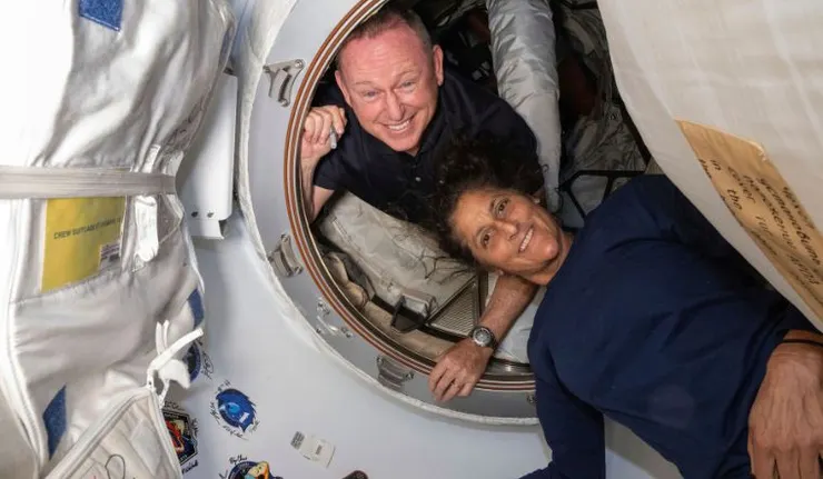 Barry "Butch" Wilmore和Sunita "Suni" Williams留在國際太空站（ISS）