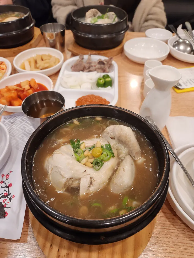 一整隻雞的蔘雞湯