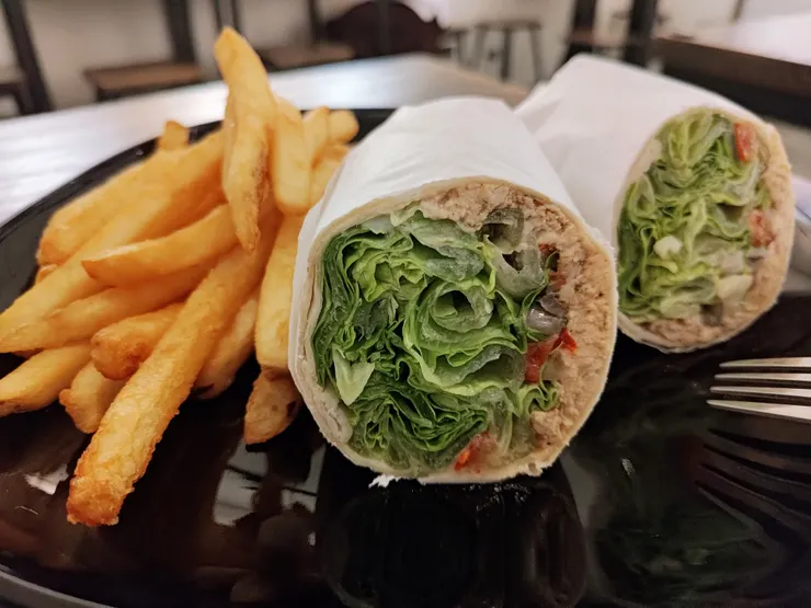 墨西哥雞肉捲餅配薯條 $150