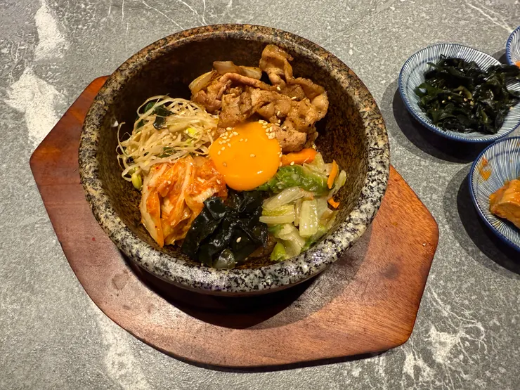 傳統石鍋拌飯(豬)   260元