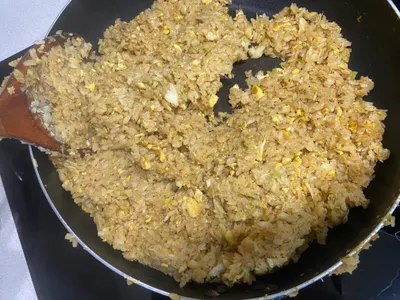 中午現煮高麗菜蛋炒飯歡迎試吃🤣🤣🤣