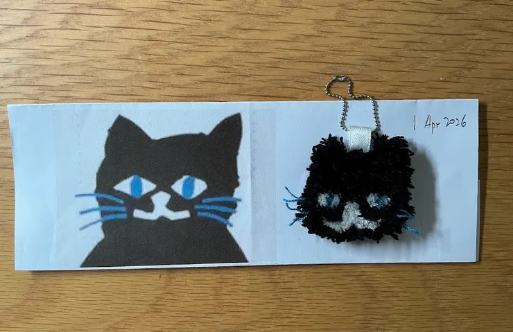 把我喜歡的SOU．SOU黑貓戳成一個小鑰匙圈，雖然戳繡效果有待改善，但我已十分滿意。（作者拍攝）