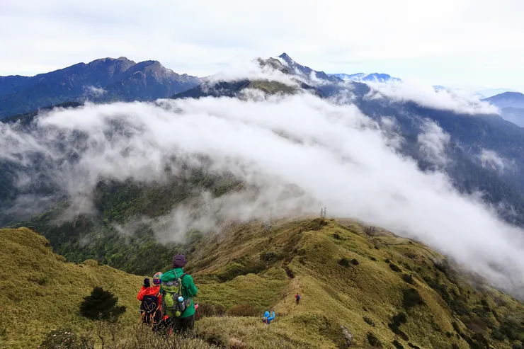 從南華山南坡俯瞰中央山脈能高越嶺安部，國道六號東延花蓮的隧道計畫從下方通過，搞不好在這裡挖一個豎井也不一定。而這附近也是「能高隧道」岩覆最大區域，大概有1560公尺左右，超過雪山隧道的兩倍，施工難度與經費可想而知。