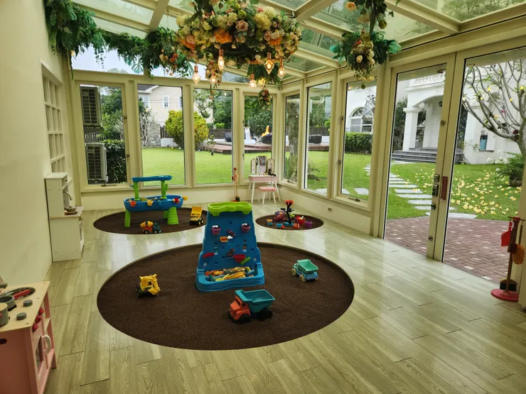 一樓的遊戲區是我看過最有氣質的兒童遊戲區了