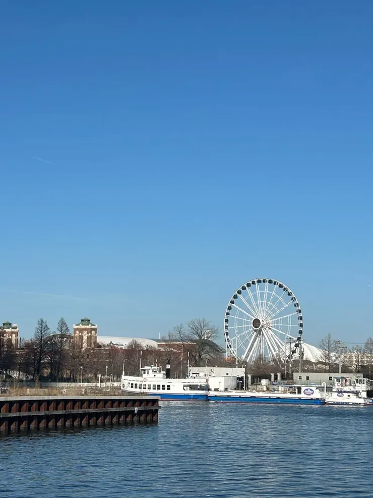 還可以看到海軍碼頭！