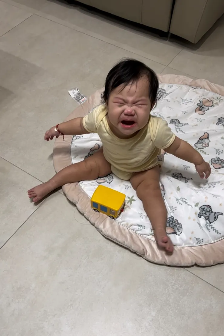 超級心疼因為各種腸胃、便祕、腸絞痛問題，嚎啕大哭的希希