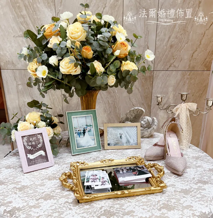 #福爾摩沙遊艇酒店-幸福檸檬黃-法爾婚禮佈置   用溫暖的檸檬黃色系搭配玫瑰與綠植，打造出宛如在陽光下野餐的輕柔氛圍。花門、木桶、燈串、吉他與小帳篷，希望賓客一踏進來，就感受到輕鬆與喜悅。   幸福不只是色彩，是你們看向彼此時，眼裡的光。 私訊預約諮詢，帶著你的夢想，我們來實現！ 用專業佈置，讓你的故事閃耀動人！  讓我們一起見證您人生中最重要的時刻！ 歡迎FB或 IG私訊詢問與我們預約哦~ *平日一~五下午 2:00 到晚上 9:00 都可以預約來門市哦!! *(若需假日前來可以另外和我們再約時間哦!!) 法爾婚禮佈置地址: 台南市東區文化路131號 車子可以直接停在我們門口喔!~ 台南婚禮 #台南婚禮佈置推薦 #台南婚禮佈置 #南部婚禮佈置 #高雄婚禮佈置 #嘉義婚禮佈置 #屏東婚禮佈置 #婚禮佈置 #家宴婚禮佈置 #戶外婚禮佈置 #中國風婚禮佈置 #中式婚禮佈置 #大理石 #秀和服 #漢唐婚禮 #尾牙佈置 #flower #tainan #台南 #decor #台南婚禮 #FARweddings
