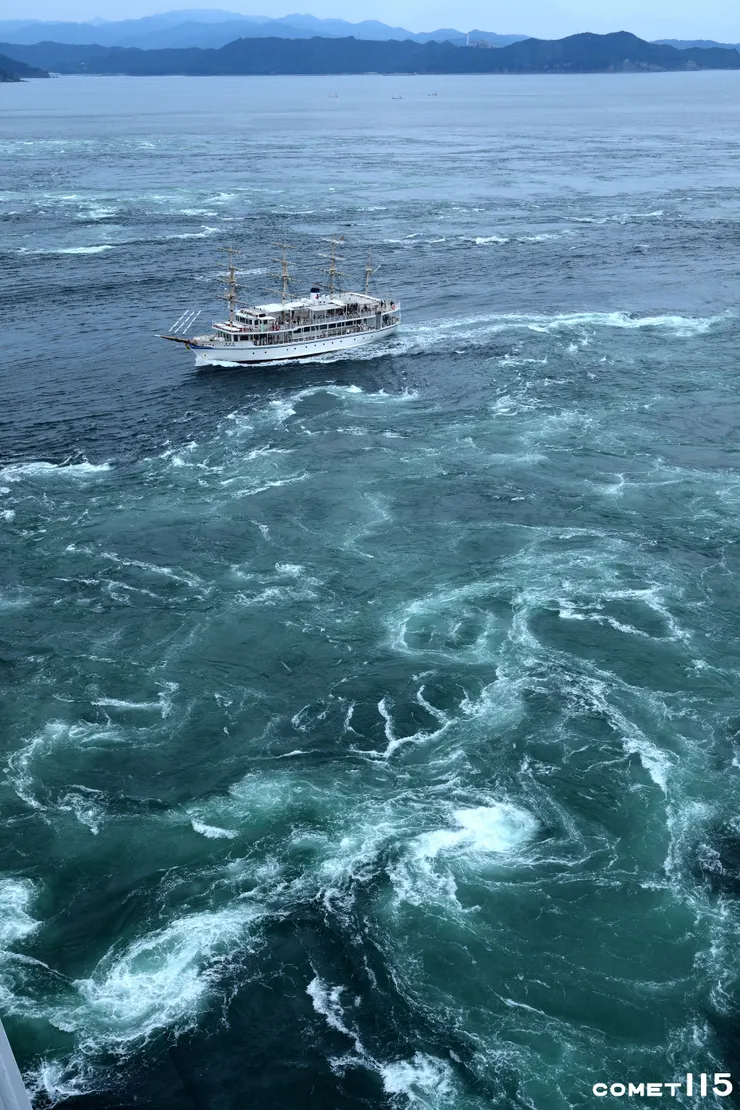 鳴門因著特殊地形與海象，造就壯觀的漩渦奇景