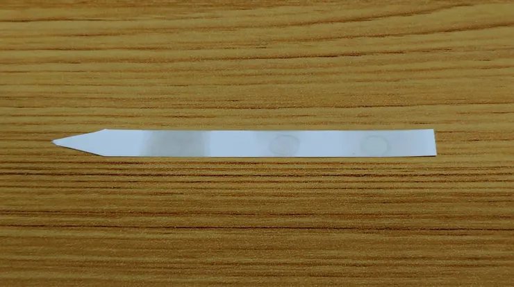 由左至右依序為基底油、5%精油、純精油