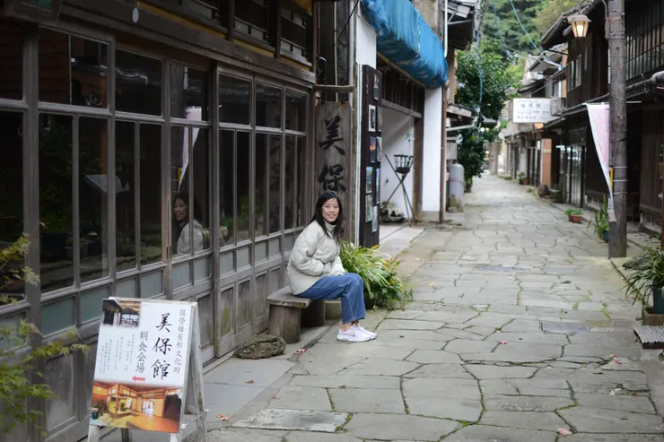 美保館-青石畳通り