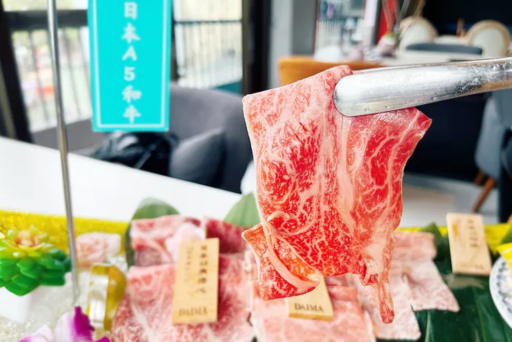 宜蘭新景點2026│巨型Labubu拉布布空降宜蘭梅花湖【大魔遇見熊】