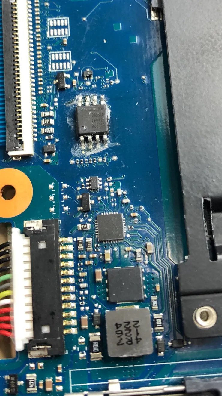 馬上就可以看到受損的部位。